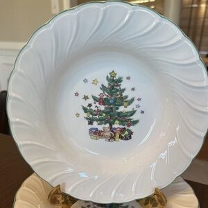 Nikko  Rimmed Soup/Salad Bowls 4 pieces